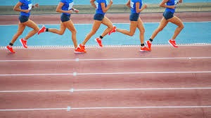 详解棒球规则中的打击干扰判定当打者的动作限制了捕手的接球空间